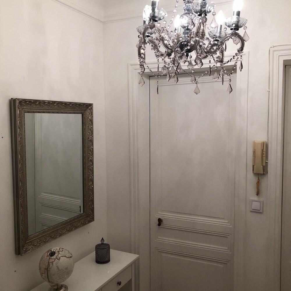 Cour Condorcet Paris 6 Persons