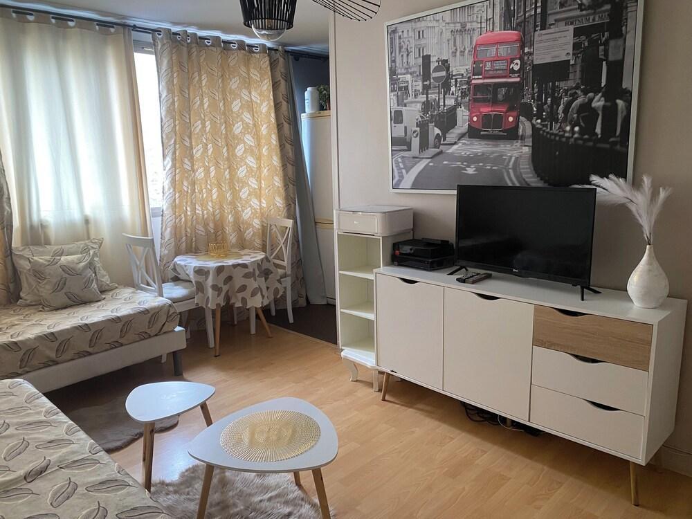 Cosy apartment 5 minutes from the Arc de Triomphe - Tap to explore photos