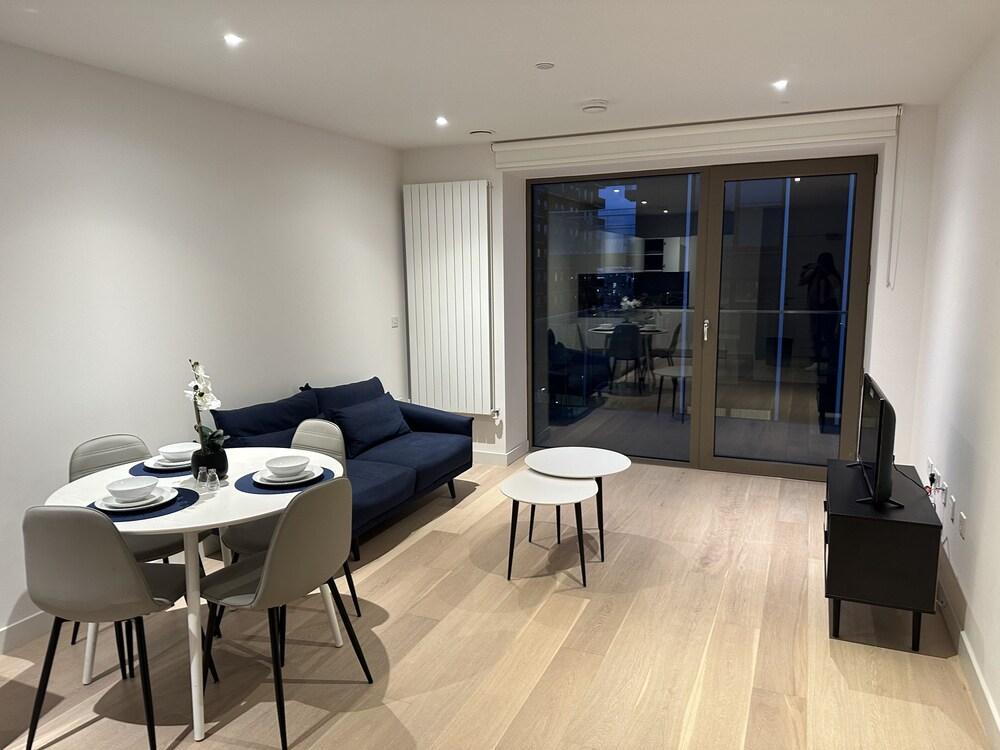 Cosy Apartment with balcony - Tap to explore photos