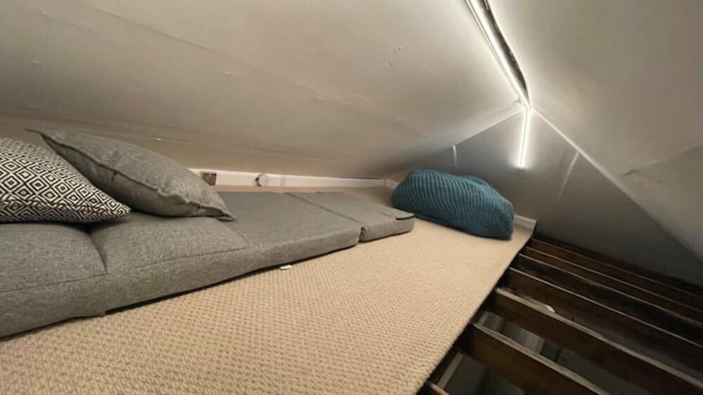 Cosy Arty Central London Flat