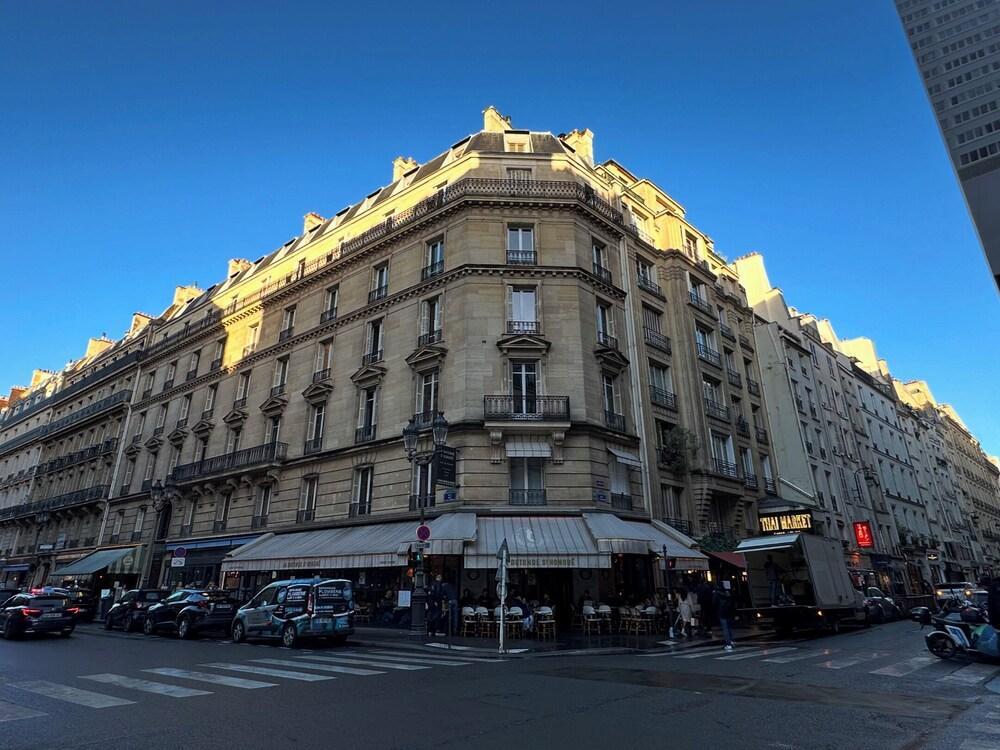 Cozy Mini-Studio for 2 Near Louvre/ Metro/Elevator