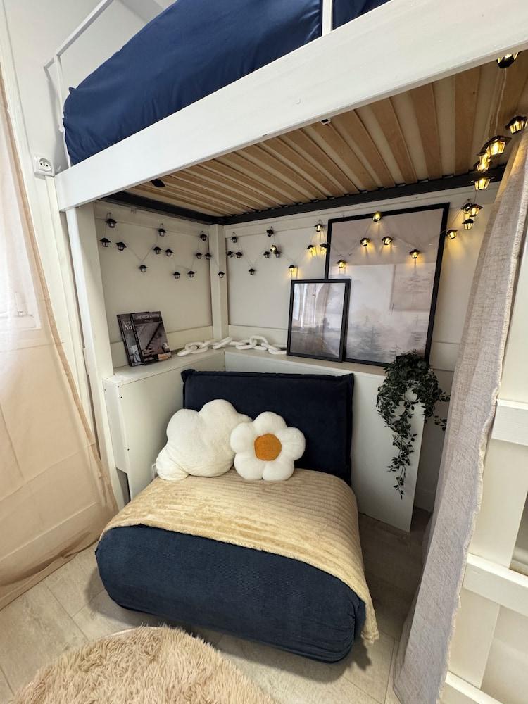 Cosy room in Montmartre