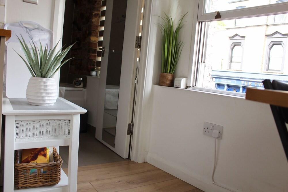Cosy studio apartment, 10 mins drive from Emirates stadium.