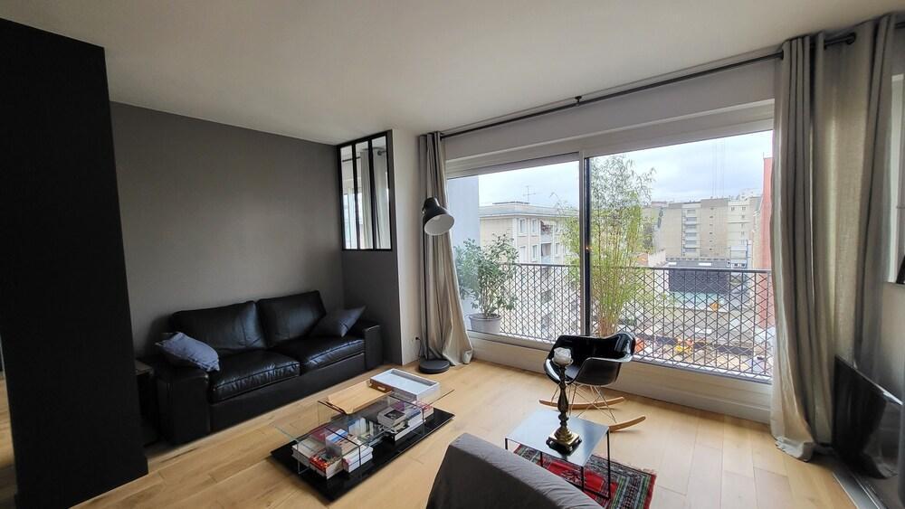 Designer apartment overlooking the Seine - Tap to explore photos