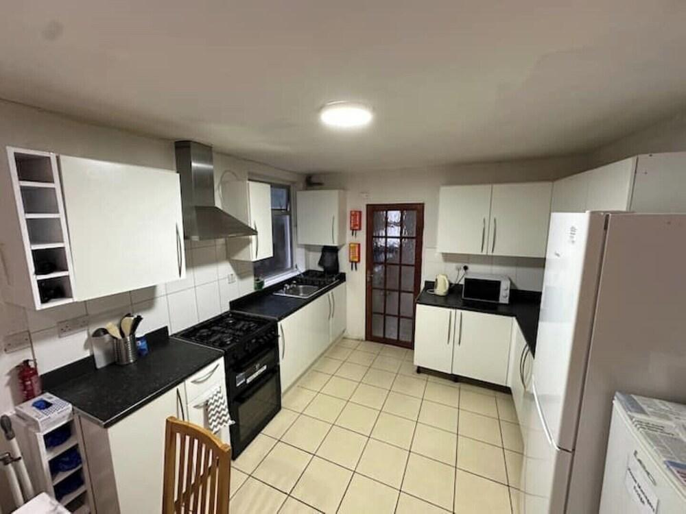Double Room with Dedicated Bathroom - Tap to explore photos