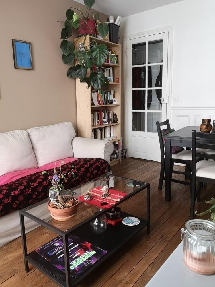 Delightful 1-bedroom bed in Paris - Tap to explore photos