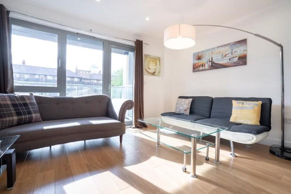 DIVINE SUITE CENTRAL LONDON - Tap to explore photos