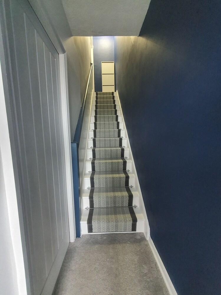 Cozy,Modern DoubleBed Apartment, in Centr City