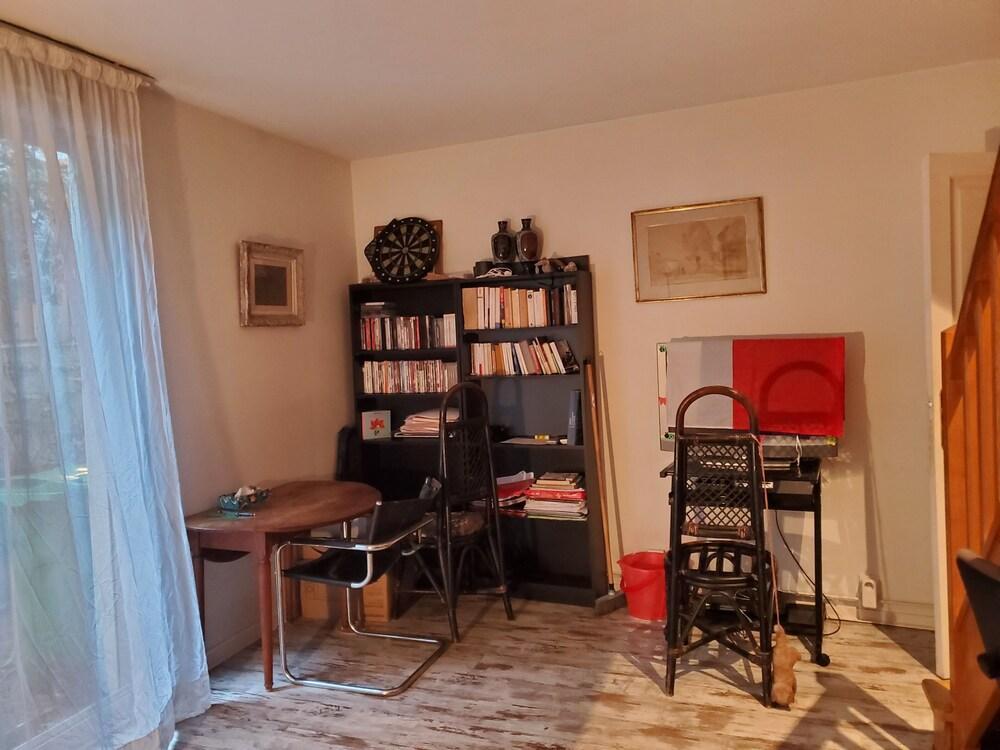 Duplex studio 40 m2 with access to a private 130 m2 garden - Tap to explore photos