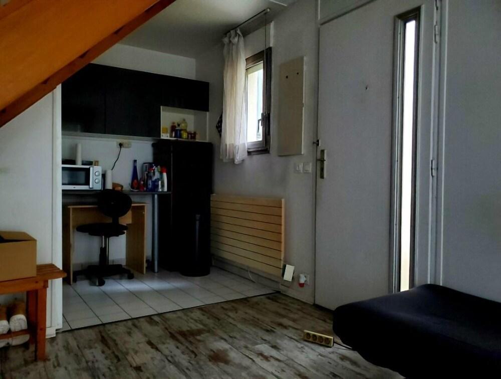Duplex studio 40 m2 with access to a private 130 m2 garden - Tap to explore photos