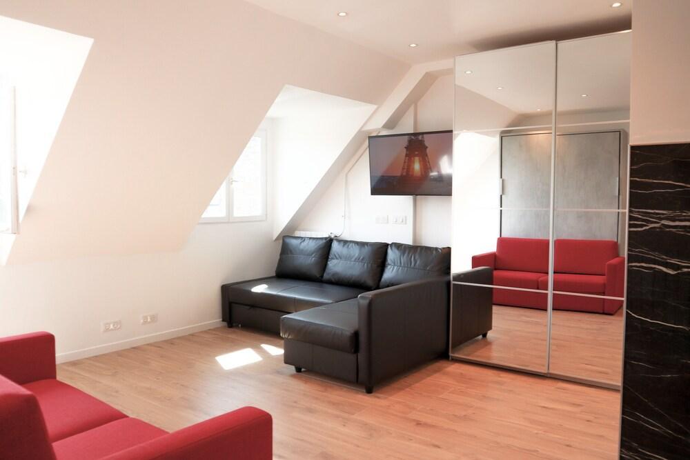 Eiffel Tower & Trocadero - Luxury Flat 10 Minutes Walking to the Eiffel Tower - Tap to explore photos