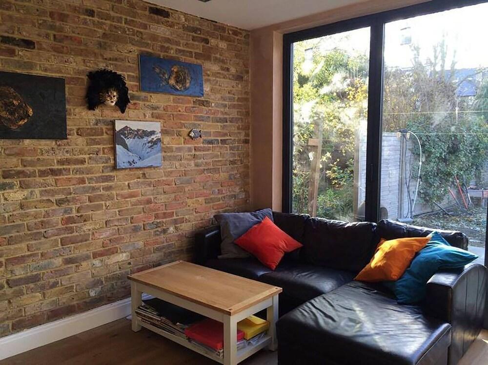 Double bedroom with private bathroom - Tap to explore photos