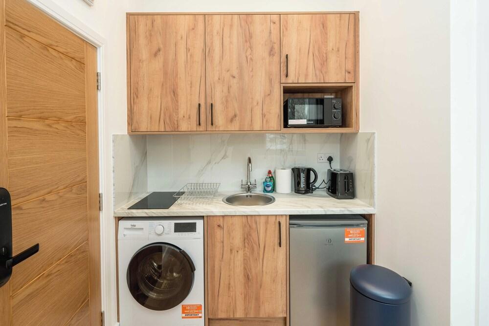 Deluxe Double Studio F1 - Maida Vale! - Tap to explore photos