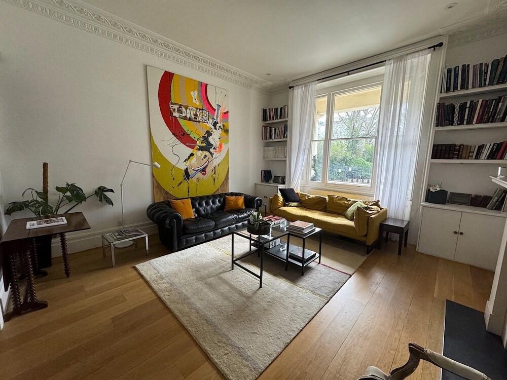 Eccleston Apartment - Tap to explore photos