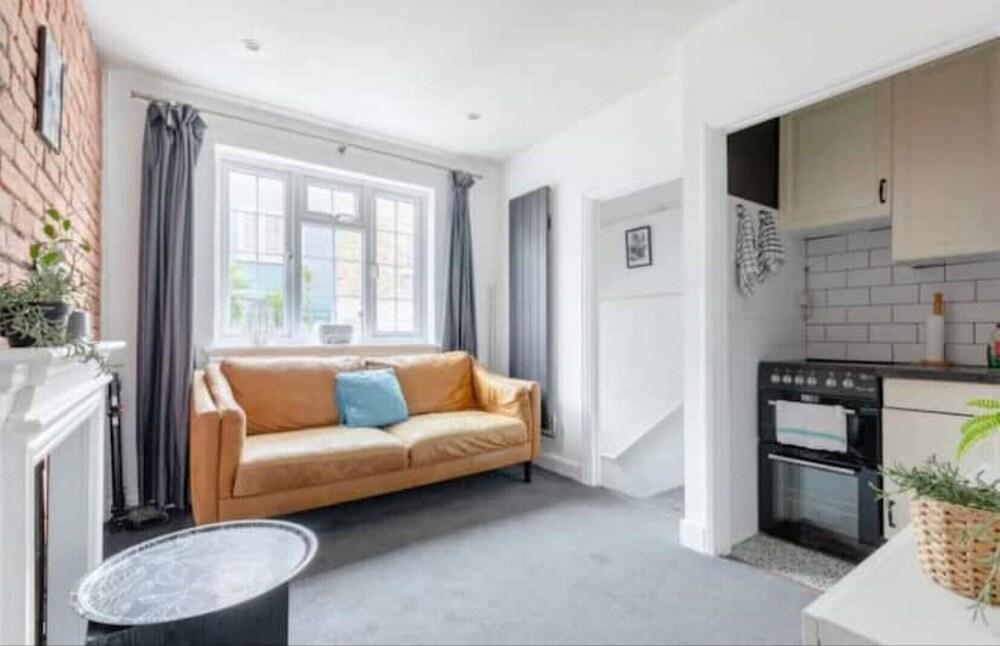 Edgware Road Apartment Central Ldn - Tap to explore photos