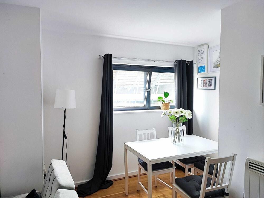 Emirate Stadium luxury apartment - Tap to explore photos