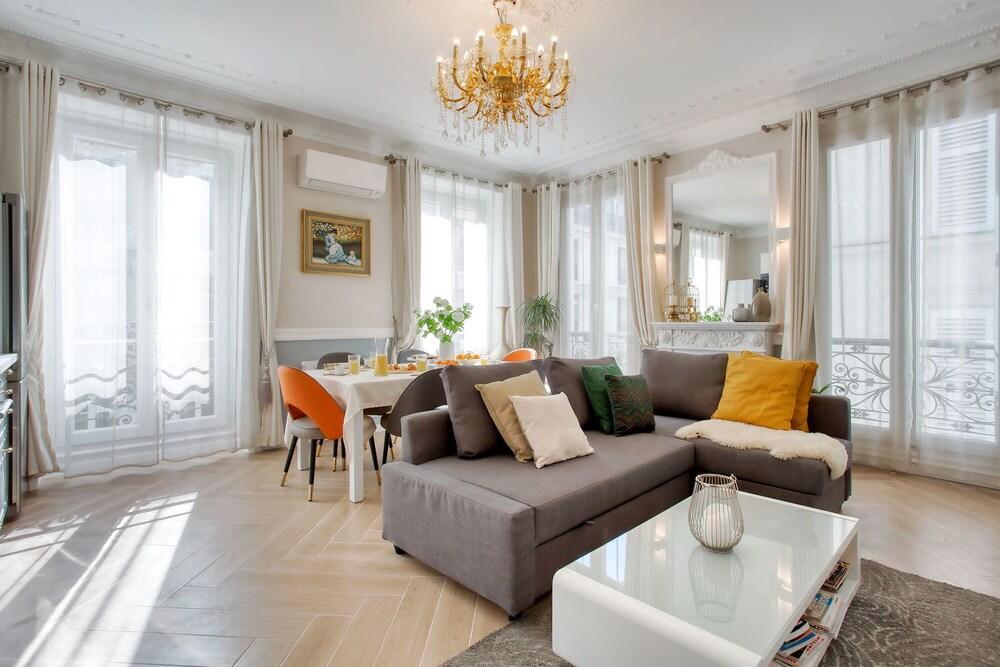 Elegant 120m² 3BR Romantic Center - Haussmannian - Tap to explore photos