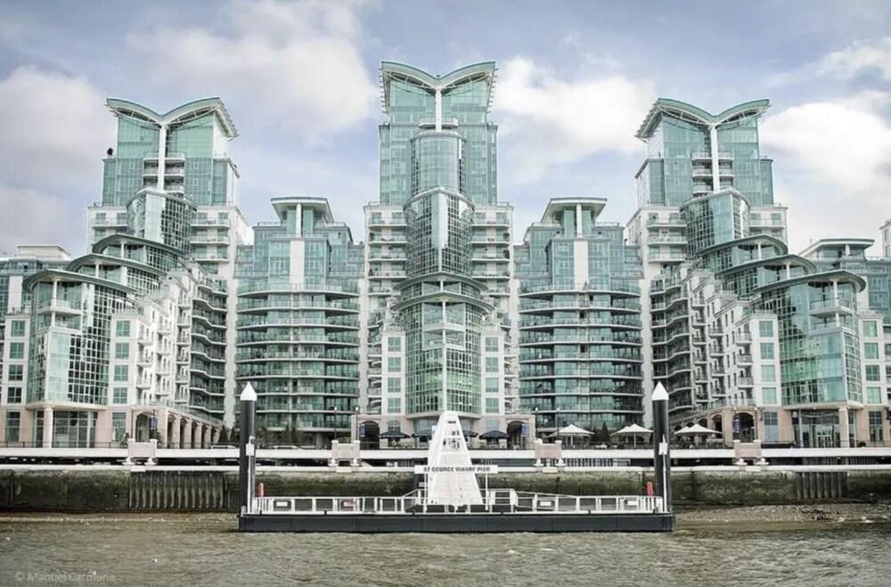Elite home with balcony, 10 min to Oxford Circus