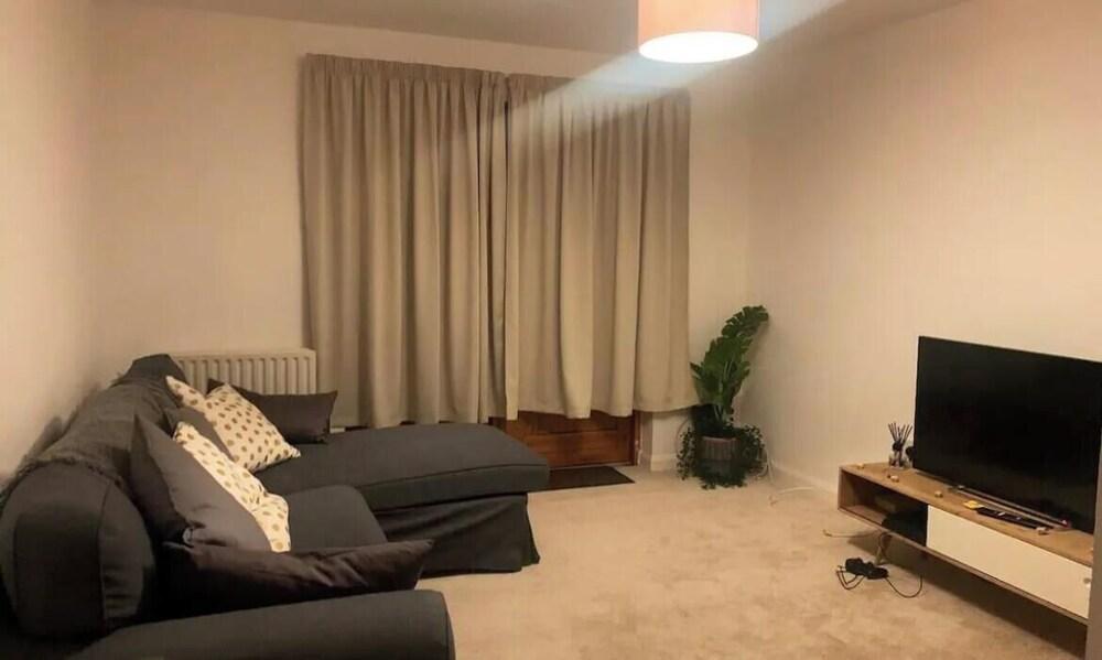 Flat in Haggerston! - Tap to explore photos