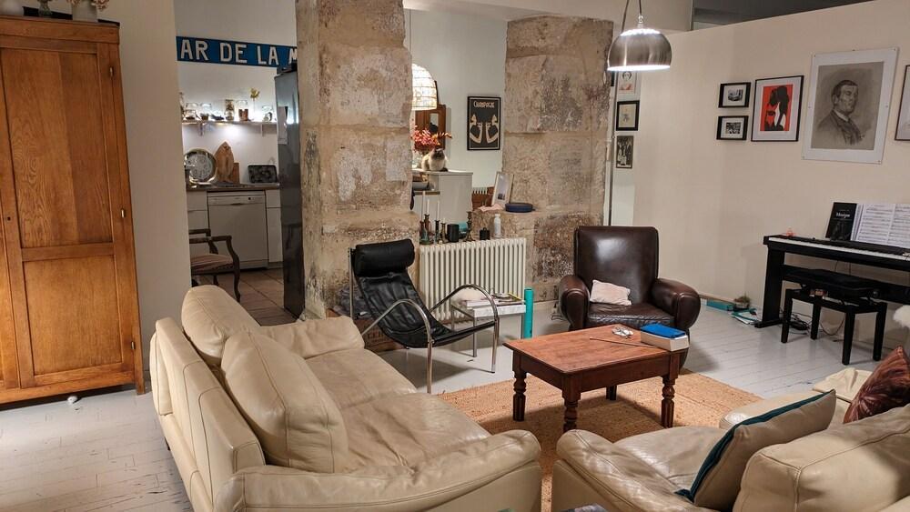 Grand Appartement Type Loft - Tap to explore photos