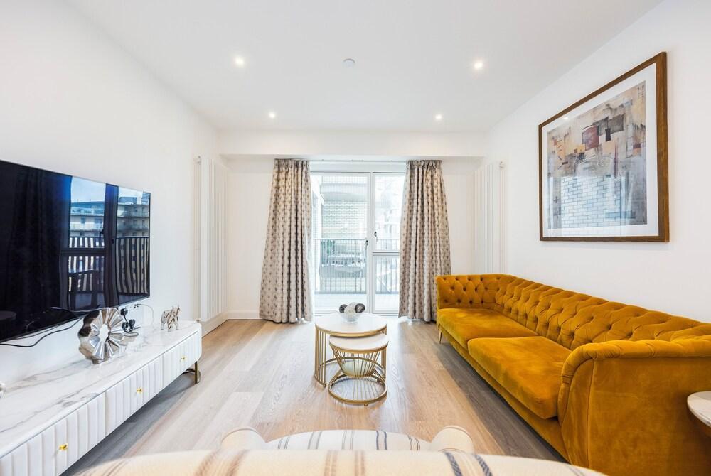 Excel Pad 3 Bed and 3 Bath Apartment near by Excel Exhibition Centre - Tap to explore photos