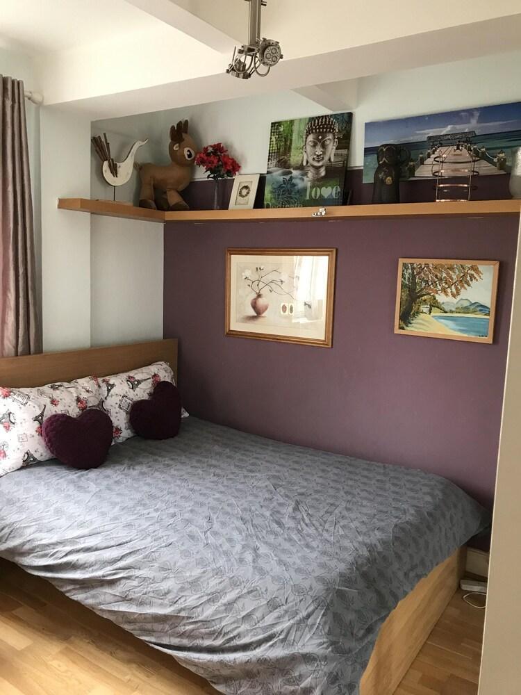 Great location. Studio .south kensington.Free internet.