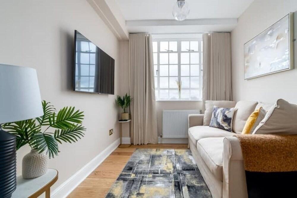 Guestready - The Contemporary City Refuge - Tap to explore photos