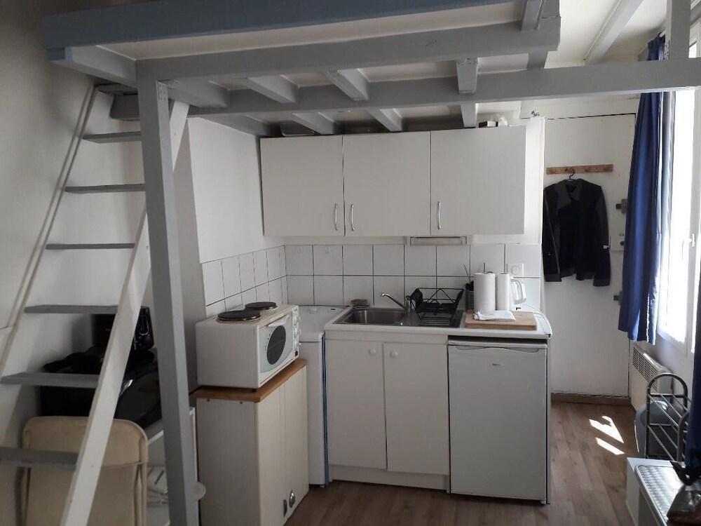 Furnished studio with mezzanine, Bastille / Aligre