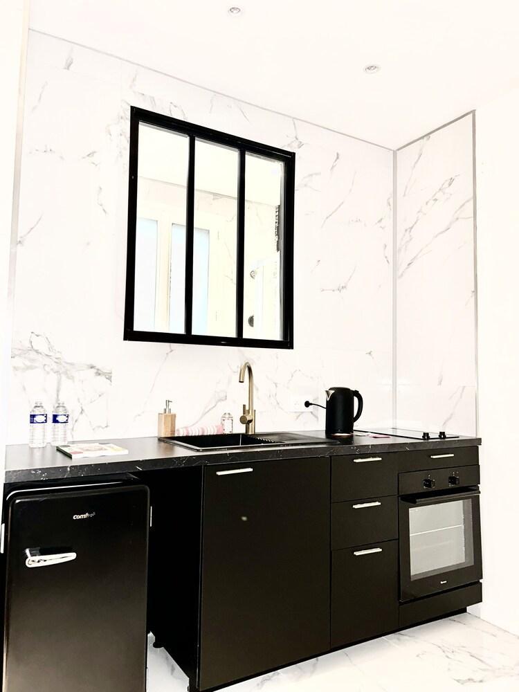 Home Sweet Home Paris Montmartre - Tap to explore photos