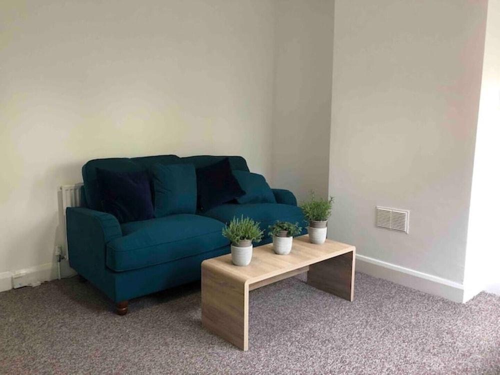 Garden Flat in Central Location - Tap to explore photos