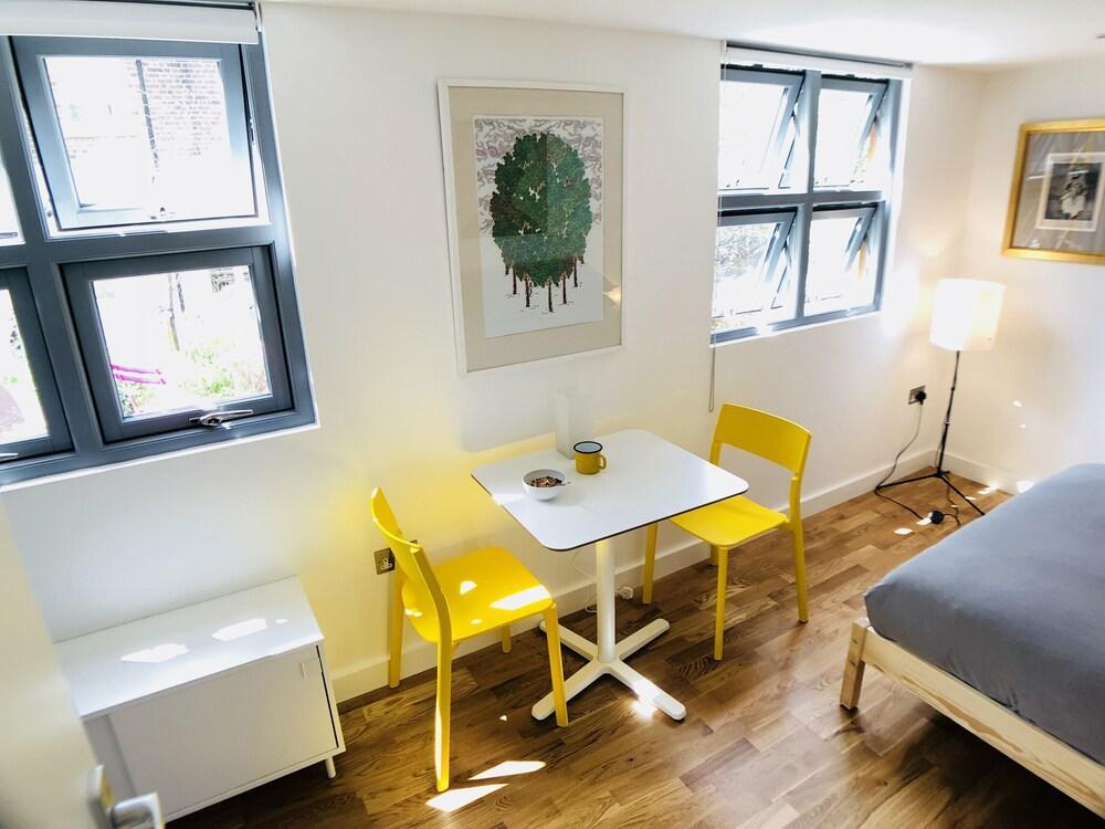 Garden Cabin Studio in Camden Town - Tap to explore photos