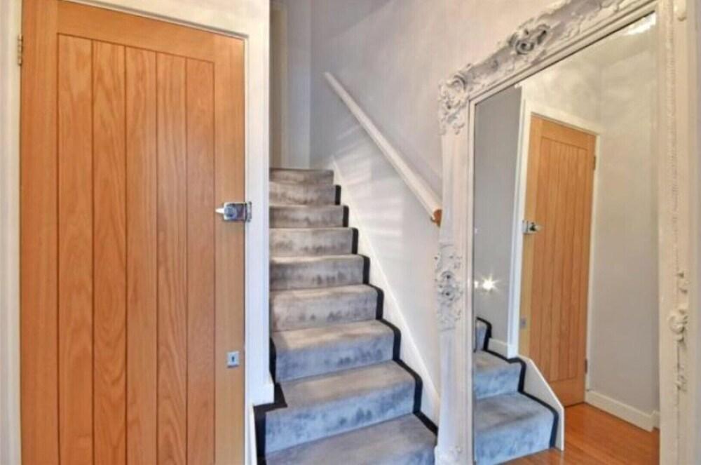 Hampstead Luxury Apartment- Opulent Split Level Property
