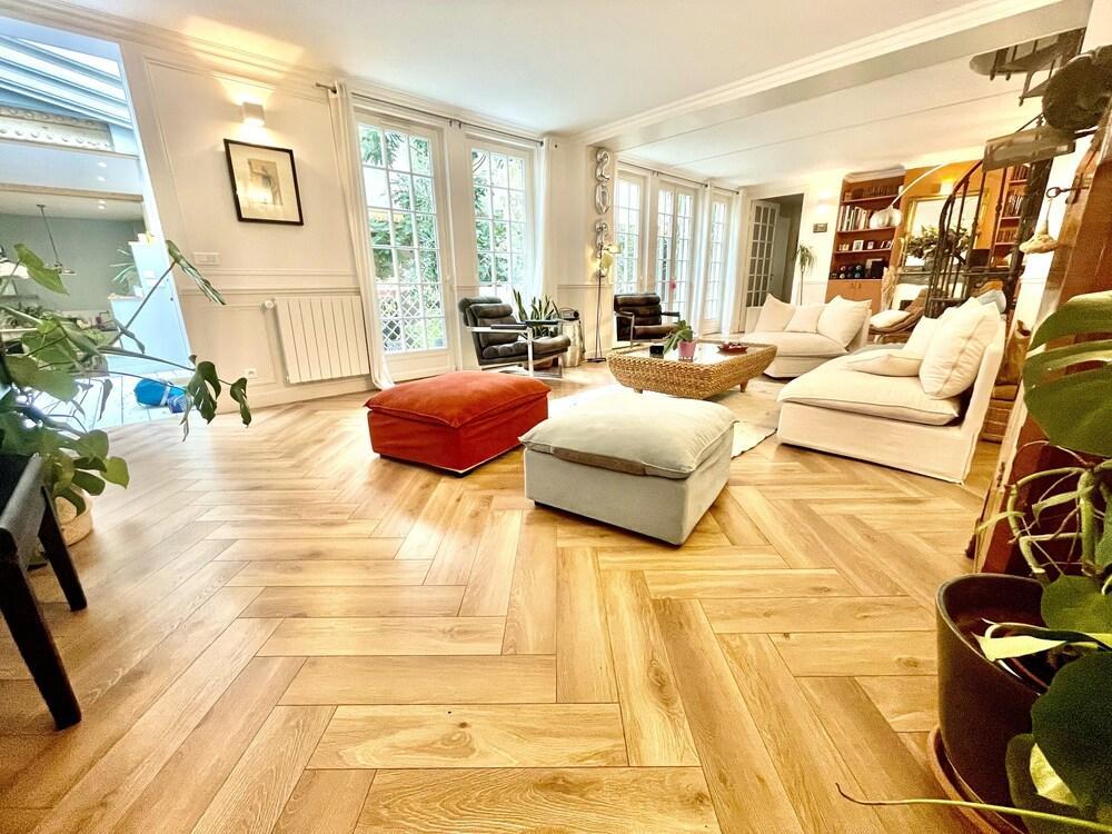Gorgeous 5 Bedroom Parisian Home - Tap to explore photos