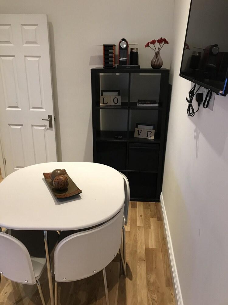 Huge Flat between Liverpool St & KingCross *OldSt* - Tap to explore photos