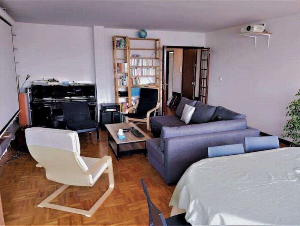 Large apartment with 3 rooms and balcony - splendid view - Tap to explore photos