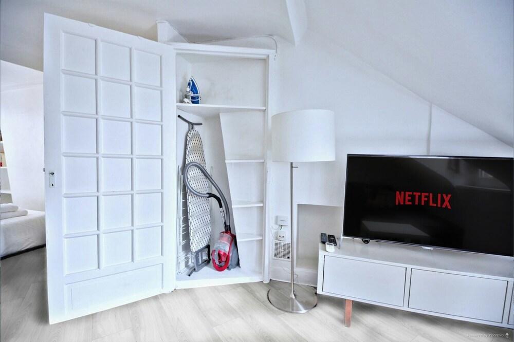 Iconic location! Charming studio in the Latin Quarter, near The Pantheon - Tap to explore photos