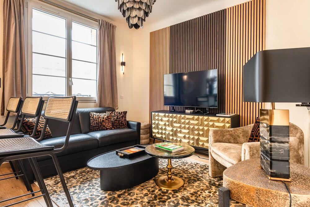 Hedonist House - Cosy & Design apartment 4 guests - Eiffel Tower - Tap to explore photos