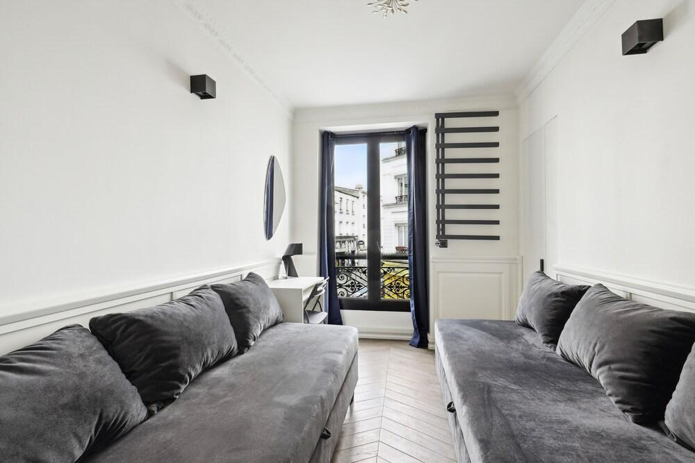 ID 356 - 2 Bdr flat - Montmartre/ Rue Doudeauville - Tap to explore photos