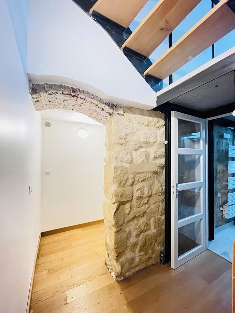 LOFT IN VILLAGE SAINT MARTIN PARIS 10 - Tap to explore photos