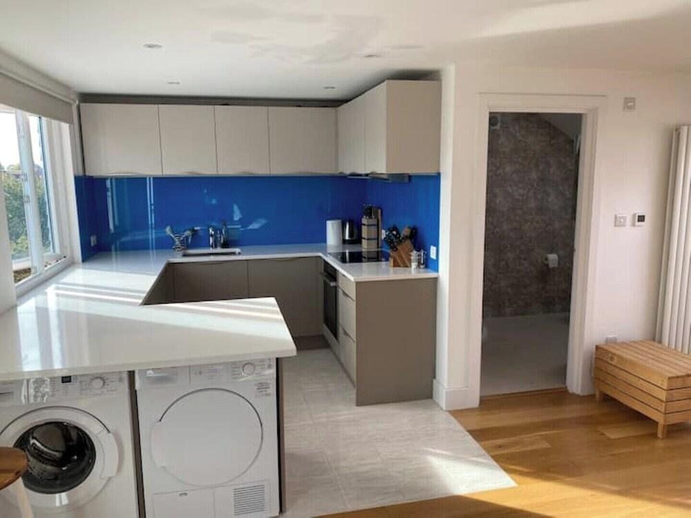 Large, Light & Airy 4 Bedroom Home on Quiet Road