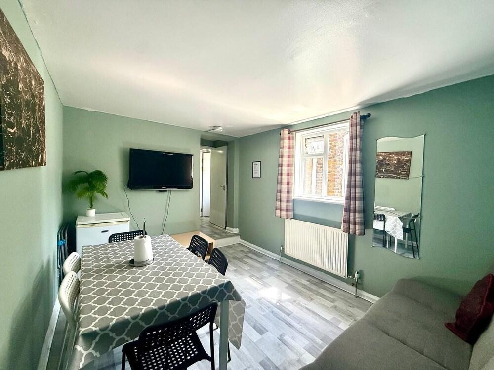Kings Cross Apartments (Flat B)