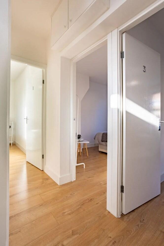 Lovely 3 Bed Flat in London - Tap to explore photos