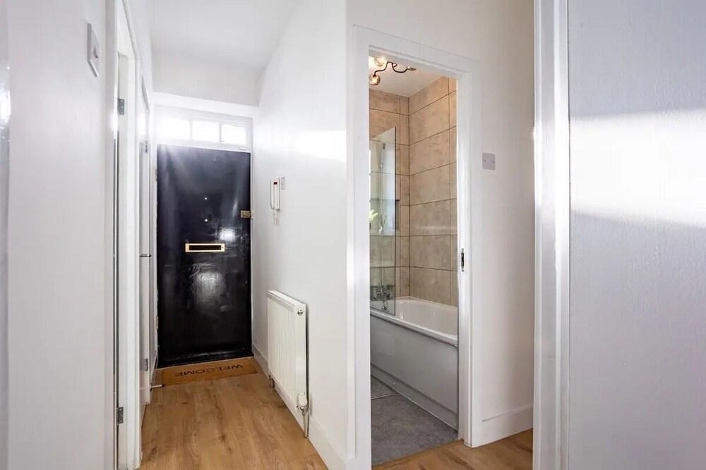 Lovely 3 Bed Flat in London