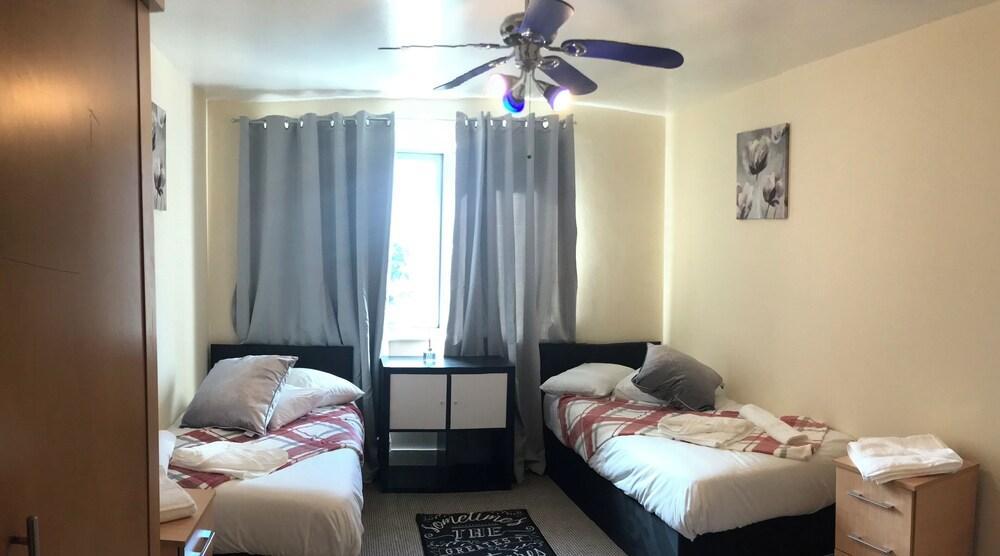 lovely 2 beds flat in old kent road - Tap to explore photos