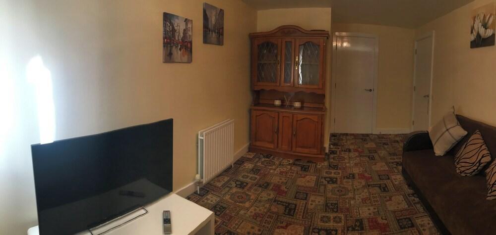 lovely 2 beds flat in old kent road - Tap to explore photos