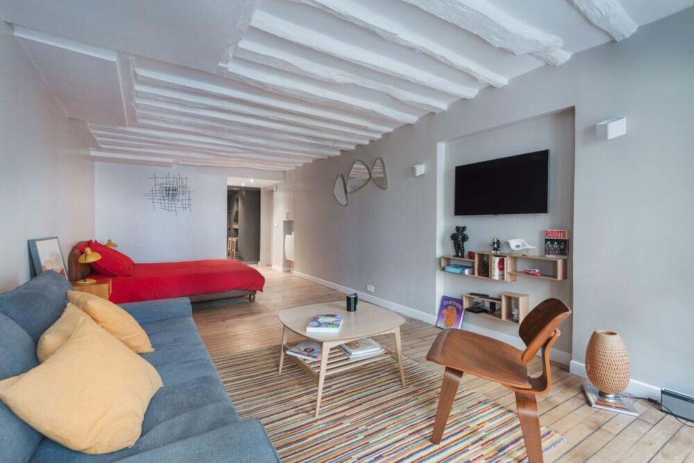 LOVELY FLAT IN MONTORGUEIL PARIS - Tap to explore photos