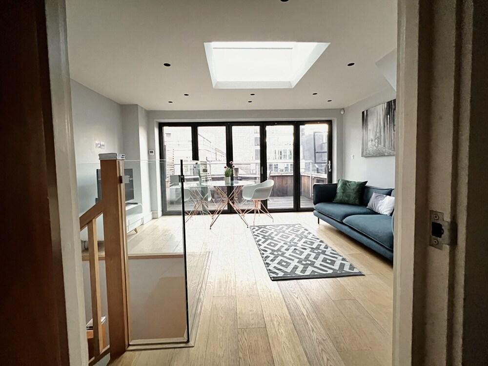 London | Duplex 2 bed 2 bath | Terrace - Tap to explore photos