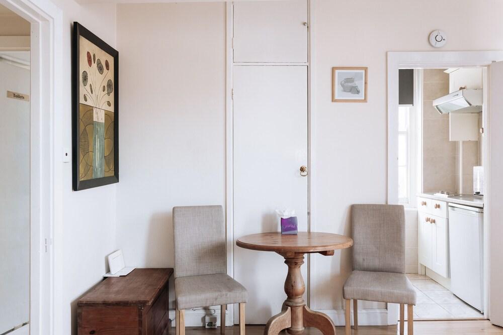 Lovely studio flat in Central London - Tap to explore photos