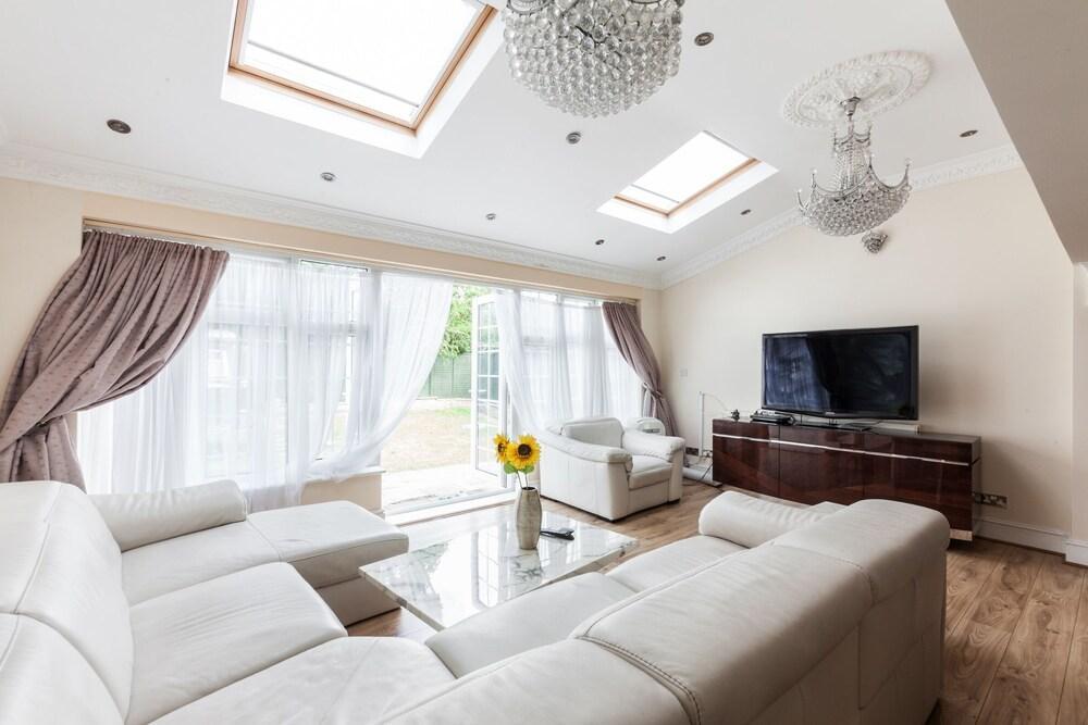 London's Best Spacious Family Home - Tap to explore photos