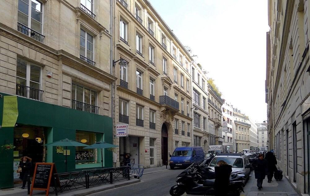 LOCATED BETWEEN LES GRANDS BOULEVARDS AND RUE MONTMARTRE